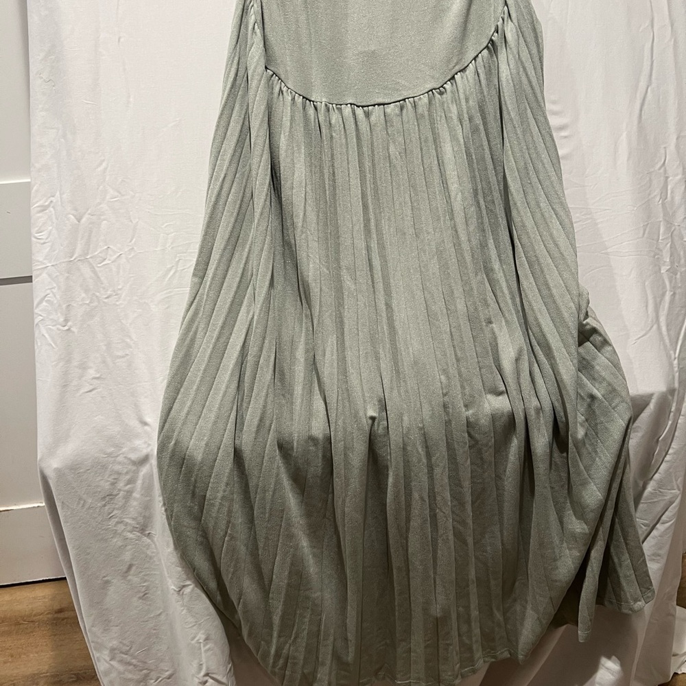 Lioness Sage Green Ruched Off Shoulder Maxi Dress Pleated Skirt XXL NWT - Picture 11 of 12
